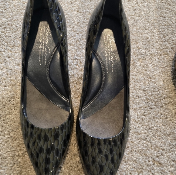 Kenneth Cole 925 Heels - Picture 3 of 8